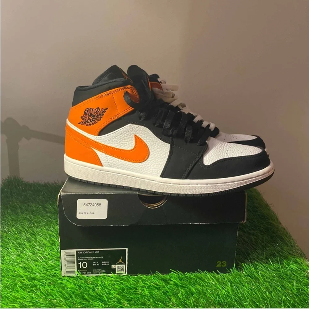 Jordan 1 Mid Shattered Backboard
